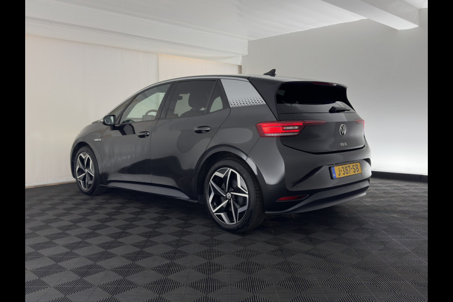 Volkswagen ID.3 First Plus 58 kWh [ 3-Fase-11kW] {SoH-88%} (INCL-BTW) Aut. *FULL-LED | HEATED-COMFORTSEATS | CAMERA | DIGI-COCKPIT | NAVI-FULLMAP | KEYLESS | PRIVACY-GLASS | AMBIENT-LIGHT | ECC | PDC | CRUISE | 19''ALU*