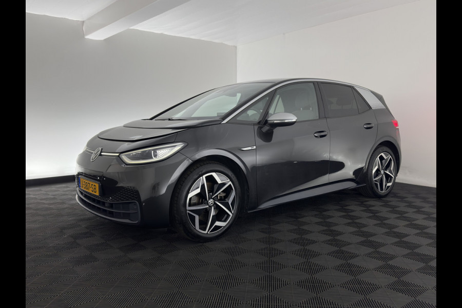 Volkswagen ID.3 First Plus 58 kWh [ 3-Fase-11kW] {SoH-88%} (INCL-BTW) Aut. *FULL-LED | HEATED-COMFORTSEATS | CAMERA | DIGI-COCKPIT | NAVI-FULLMAP | KEYLESS | PRIVACY-GLASS | AMBIENT-LIGHT | ECC | PDC | CRUISE | 19''ALU*