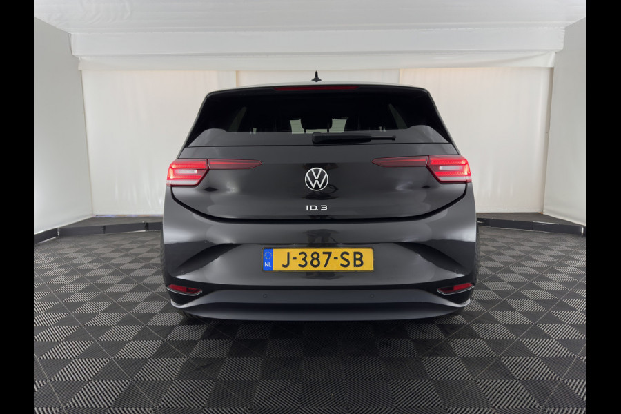 Volkswagen ID.3 First Plus 58 kWh [ 3-Fase-11kW] {SoH-88%} (INCL-BTW) Aut. *FULL-LED | HEATED-COMFORTSEATS | CAMERA | DIGI-COCKPIT | NAVI-FULLMAP | KEYLESS | PRIVACY-GLASS | AMBIENT-LIGHT | ECC | PDC | CRUISE | 19''ALU*
