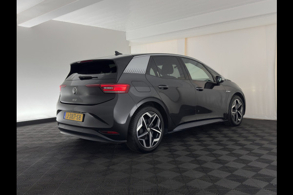 Volkswagen ID.3 First Plus 58 kWh [ 3-Fase-11kW] {SoH-88%} (INCL-BTW) Aut. *FULL-LED | HEATED-COMFORTSEATS | CAMERA | DIGI-COCKPIT | NAVI-FULLMAP | KEYLESS | PRIVACY-GLASS | AMBIENT-LIGHT | ECC | PDC | CRUISE | 19''ALU*