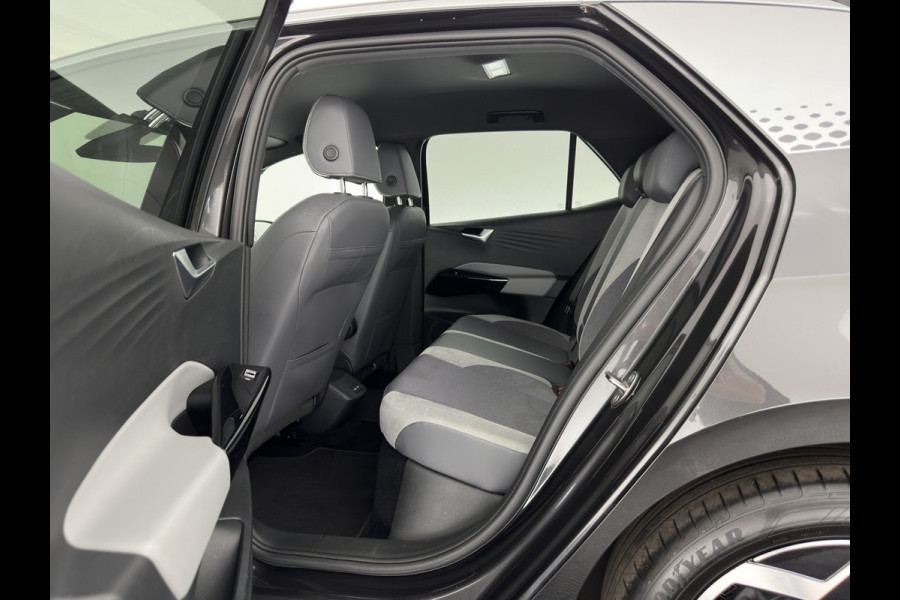Volkswagen ID.3 First Plus 58 kWh [ 3-Fase-11kW] {SoH-88%} (INCL-BTW) Aut. *FULL-LED | HEATED-COMFORTSEATS | CAMERA | DIGI-COCKPIT | NAVI-FULLMAP | KEYLESS | PRIVACY-GLASS | AMBIENT-LIGHT | ECC | PDC | CRUISE | 19''ALU*