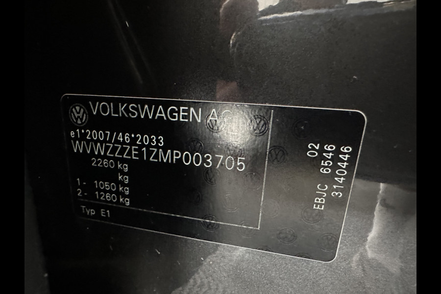 Volkswagen ID.3 First Plus 58 kWh [ 3-Fase-11kW] {SoH-88%} (INCL-BTW) Aut. *FULL-LED | HEATED-COMFORTSEATS | CAMERA | DIGI-COCKPIT | NAVI-FULLMAP | KEYLESS | PRIVACY-GLASS | AMBIENT-LIGHT | ECC | PDC | CRUISE | 19''ALU*