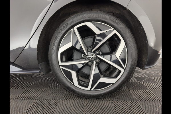 Volkswagen ID.3 First Plus 58 kWh [ 3-Fase-11kW] {SoH-88%} (INCL-BTW) Aut. *FULL-LED | HEATED-COMFORTSEATS | CAMERA | DIGI-COCKPIT | NAVI-FULLMAP | KEYLESS | PRIVACY-GLASS | AMBIENT-LIGHT | ECC | PDC | CRUISE | 19''ALU*