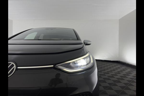 Volkswagen ID.3 First Plus 58 kWh [ 3-Fase-11kW] {SoH-88%} (INCL-BTW) Aut. *FULL-LED | HEATED-COMFORTSEATS | CAMERA | DIGI-COCKPIT | NAVI-FULLMAP | KEYLESS | PRIVACY-GLASS | AMBIENT-LIGHT | ECC | PDC | CRUISE | 19''ALU*