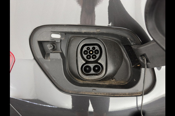 Volkswagen ID.3 First Plus 58 kWh [ 3-Fase-11kW] {SoH-88%} (INCL-BTW) Aut. *FULL-LED | HEATED-COMFORTSEATS | CAMERA | DIGI-COCKPIT | NAVI-FULLMAP | KEYLESS | PRIVACY-GLASS | AMBIENT-LIGHT | ECC | PDC | CRUISE | 19''ALU*