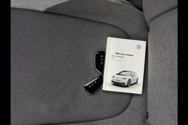 Volkswagen ID.3 First Plus 58 kWh [ 3-Fase-11kW] {SoH-88%} (INCL-BTW) Aut. *FULL-LED | HEATED-COMFORTSEATS | CAMERA | DIGI-COCKPIT | NAVI-FULLMAP | KEYLESS | PRIVACY-GLASS | AMBIENT-LIGHT | ECC | PDC | CRUISE | 19''ALU*