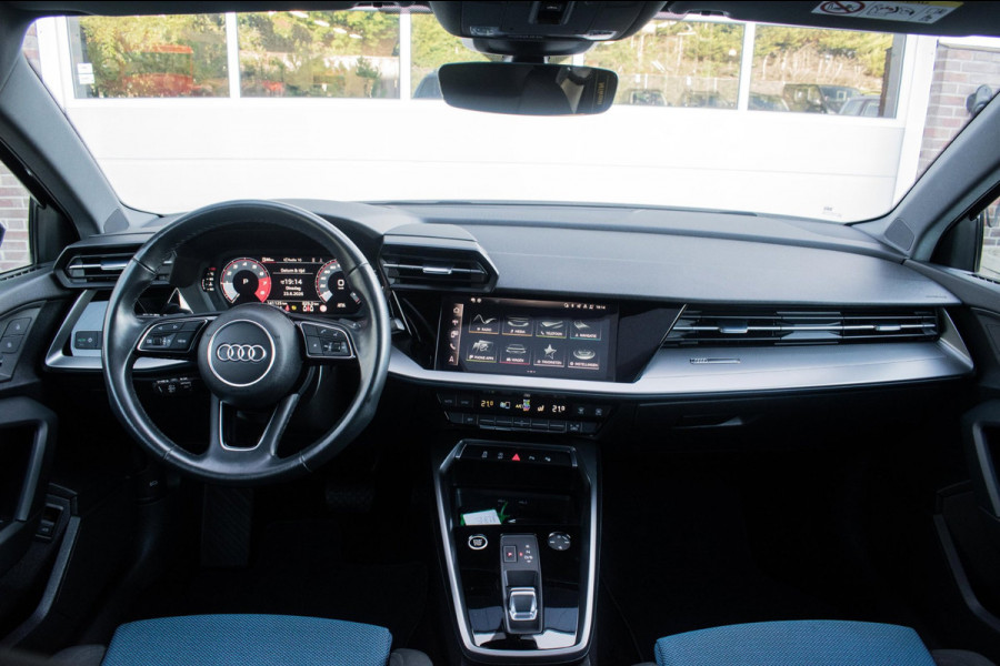 Audi A3 Sportback 35 TFSI Advanced Sport Edition S NL-auto [ Panoramadak Sfeerlicht Matrix Adaptive Cruise Camera Virtual S Line ]