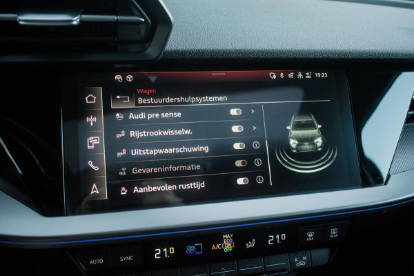 Audi A3 Sportback 35 TFSI Advanced Sport Edition S NL-auto [ Panoramadak Sfeerlicht Matrix Adaptive Cruise Camera Virtual S Line ]