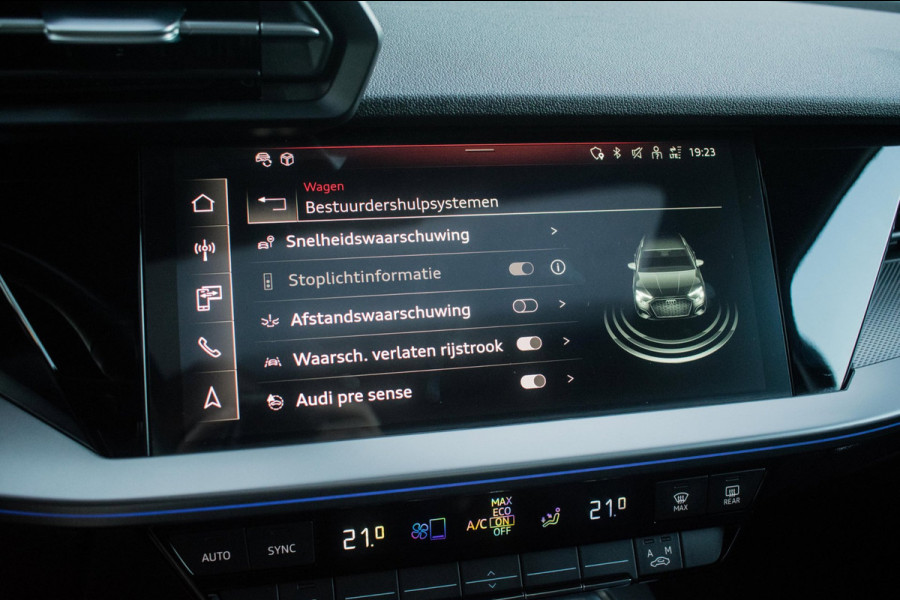 Audi A3 Sportback 35 TFSI Advanced Sport Edition S NL-auto [ Panoramadak Sfeerlicht Matrix Adaptive Cruise Camera Virtual S Line ]
