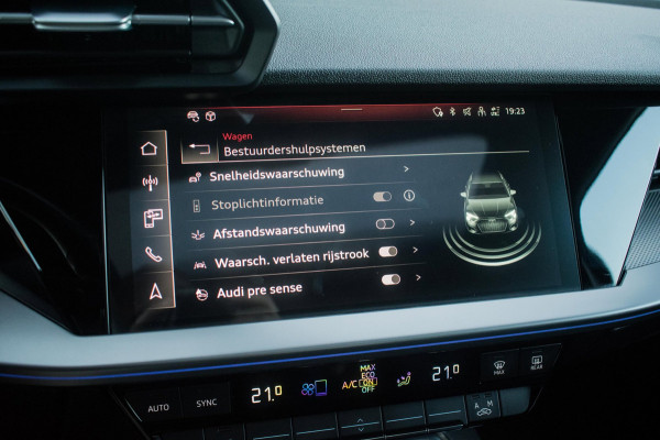 Audi A3 Sportback 35 TFSI Advanced Sport Edition S NL-auto [ Panoramadak Sfeerlicht Matrix Adaptive Cruise Camera Virtual S Line ]