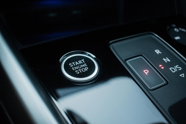 Audi A3 Sportback 35 TFSI Advanced Sport Edition S NL-auto [ Panoramadak Sfeerlicht Matrix Adaptive Cruise Camera Virtual S Line ]