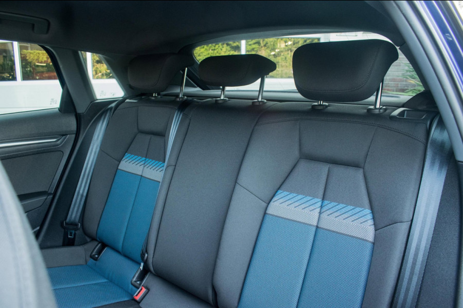 Audi A3 Sportback 35 TFSI Advanced Sport Edition S NL-auto [ Panoramadak Sfeerlicht Matrix Adaptive Cruise Camera Virtual S Line ]