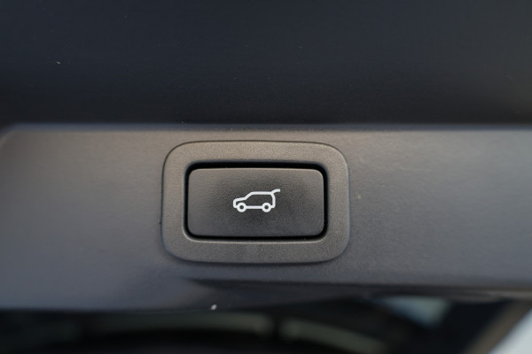 Land Rover Range Rover Sport P400e Limited Edition | NAP! | PANO | HUD | 360 | MERIDIAN | LUCHTVERING | TREKHAAK |