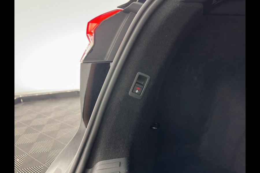 Audi Q4 e-tron 40 Launch edition S Competition 77 kWh [3-Fase-11kW] {SoH-89%} (INCL-BTW) (INCL.BTW) *HEAT-PUMP | HEAD-UP | LEATHER | MATRIX-LED | SONOS-SOUND | ADAPTIVE-CRUISE | HEATED-SPORTSEATS | AMBIENT-LIGHT | DIGI-COCKPIT | CAMERA | KEYLESS | DAB+ | TOWBAR | 20''ALU*