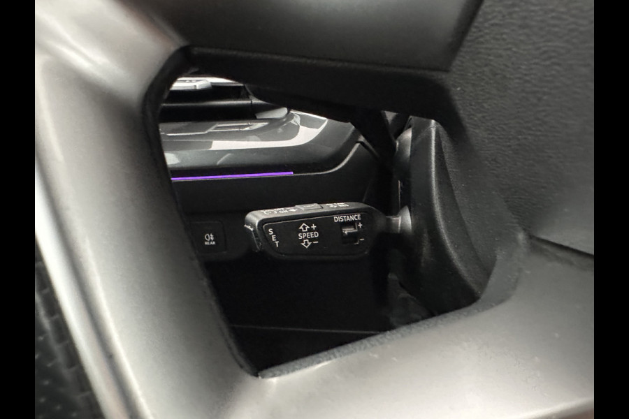 Audi Q4 e-tron 40 Launch edition S Competition 77 kWh [3-Fase-11kW] {SoH-89%} (INCL-BTW) (INCL.BTW) *HEAT-PUMP | HEAD-UP | LEATHER | MATRIX-LED | SONOS-SOUND | ADAPTIVE-CRUISE | HEATED-SPORTSEATS | AMBIENT-LIGHT | DIGI-COCKPIT | CAMERA | KEYLESS | DAB+ | TOWBAR | 20''ALU*