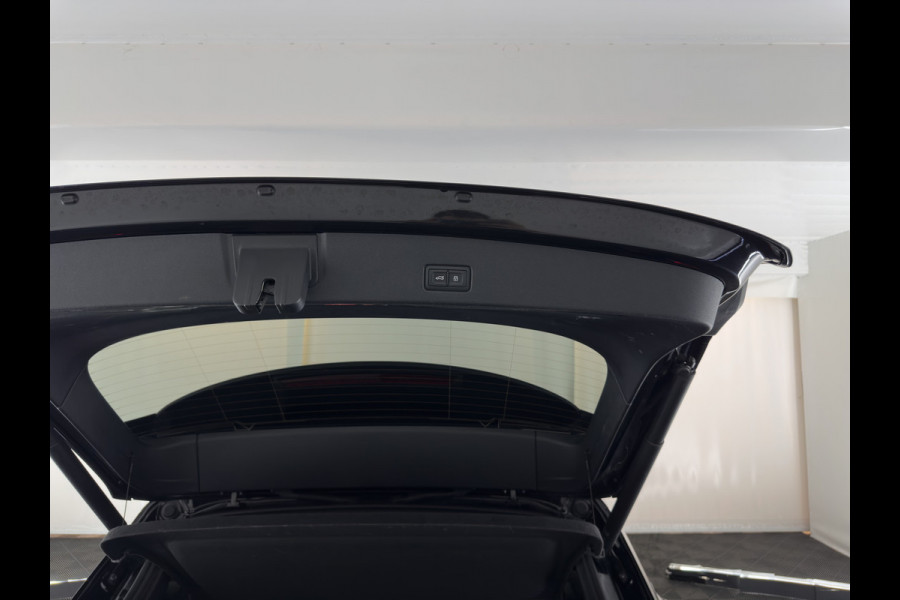 Audi Q4 e-tron 40 Launch edition S Competition 77 kWh [3-Fase-11kW] {SoH-89%} (INCL-BTW) (INCL.BTW) *HEAT-PUMP | HEAD-UP | LEATHER | MATRIX-LED | SONOS-SOUND | ADAPTIVE-CRUISE | HEATED-SPORTSEATS | AMBIENT-LIGHT | DIGI-COCKPIT | CAMERA | KEYLESS | DAB+ | TOWBAR | 20''ALU*