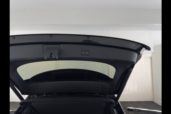 Audi Q4 e-tron 40 Launch edition S Competition 77 kWh [3-Fase-11kW] {SoH-89%} (INCL-BTW) (INCL.BTW) *HEAT-PUMP | HEAD-UP | LEATHER | MATRIX-LED | SONOS-SOUND | ADAPTIVE-CRUISE | HEATED-SPORTSEATS | AMBIENT-LIGHT | DIGI-COCKPIT | CAMERA | KEYLESS | DAB+ | TOWBAR | 20''ALU*