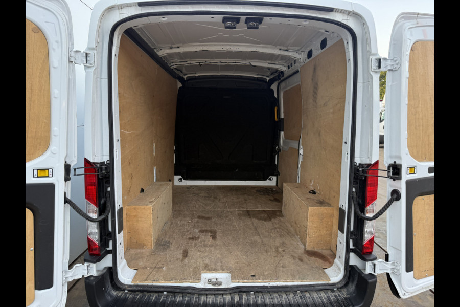 Ford Transit 2.0 TDCI 130PK L2H2 Airco Cruise Control Lane Assist Parkeersensoren v+a Voorruitverwarming