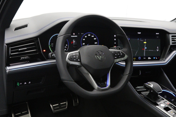 Volkswagen Touareg 3.0 TSi eHybrid 463 PK 4MOTION R Edition PHEV, Panoramadak, DYNAUDIO, 360°