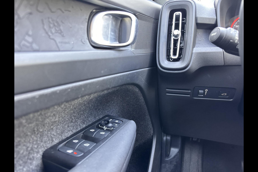 Volvo XC40 1.5 T2 Momentum Core | Navi | Apple Carplay/Android auto | Clima | Cruise Control | trekgewicht geremd 1600kg |
