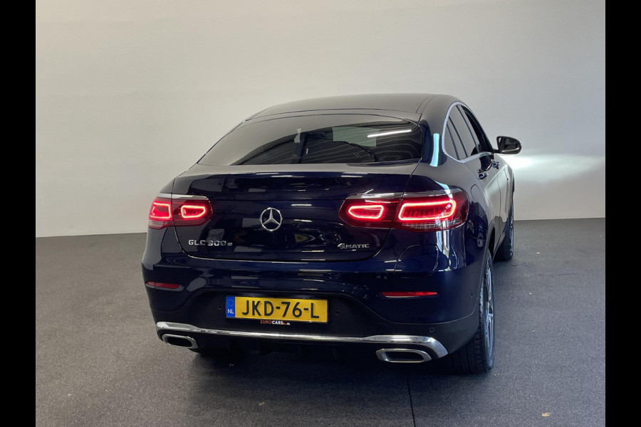 Mercedes-Benz GLC Coupé 300e 4MATIC 320pk PHEV AMG Line Navigatie Apple Carplay/Android Auto Camera Parkeersensoren Cruise Control Full Led Elektrische achterklep Stoelverwarming Climate Control Lichtmetalen velgen