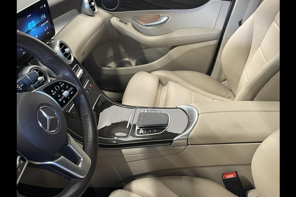 Mercedes-Benz GLC Coupé 300e 4MATIC 320pk PHEV AMG Line Navigatie Apple Carplay/Android Auto Camera Parkeersensoren Cruise Control Full Led Elektrische achterklep Stoelverwarming Climate Control Lichtmetalen velgen