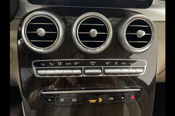 Mercedes-Benz GLC Coupé 300e 4MATIC 320pk PHEV AMG Line Navigatie Apple Carplay/Android Auto Camera Parkeersensoren Cruise Control Full Led Elektrische achterklep Stoelverwarming Climate Control Lichtmetalen velgen