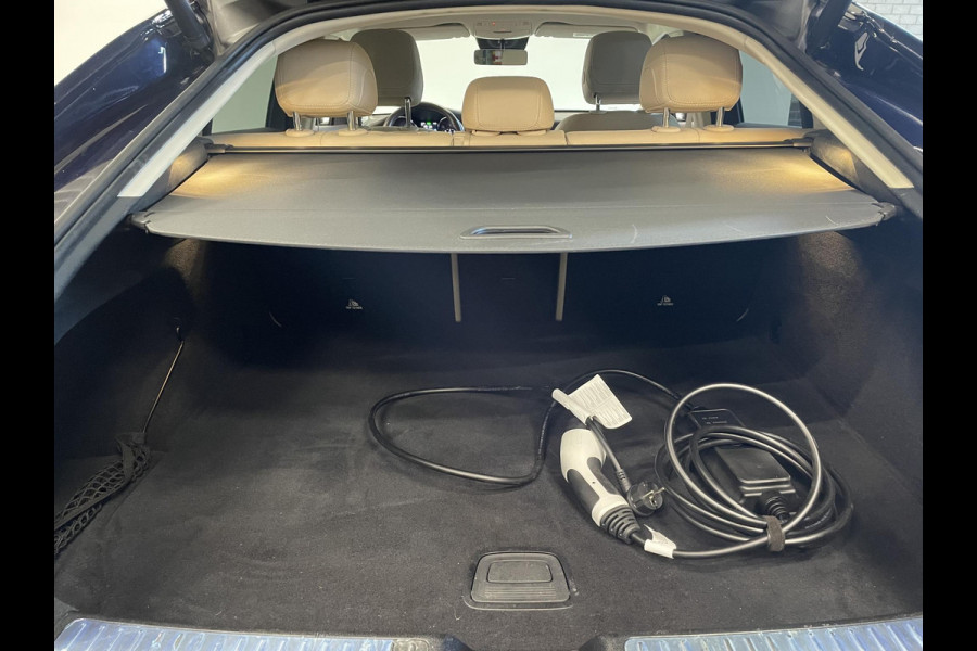 Mercedes-Benz GLC Coupé 300e 4MATIC 320pk PHEV AMG Line Navigatie Apple Carplay/Android Auto Camera Parkeersensoren Cruise Control Full Led Elektrische achterklep Stoelverwarming Climate Control Lichtmetalen velgen