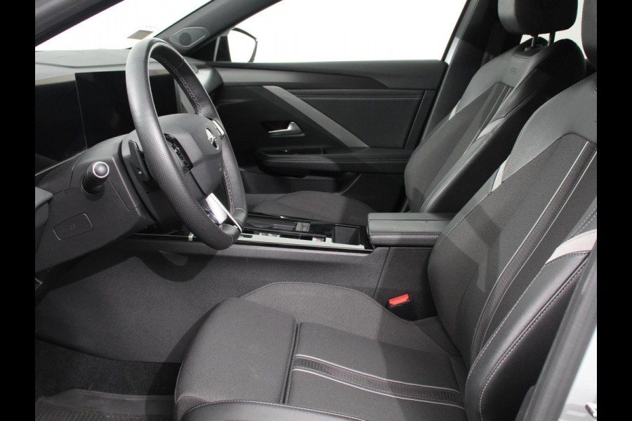 Opel Astra 1.2 Automaat GS Line Climate control Adaptive cruise control LED Voorstoelen verwarmd Stuurwiel verwarmd Achteruitrij camera 360* Sfeer verlichting Apple carplay/ Android auto