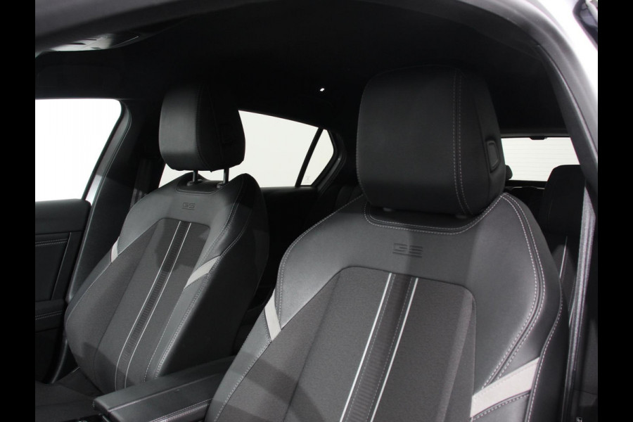 Opel Astra 1.2 Automaat GS Line Climate control Adaptive cruise control LED Voorstoelen verwarmd Stuurwiel verwarmd Achteruitrij camera 360* Sfeer verlichting Apple carplay/ Android auto