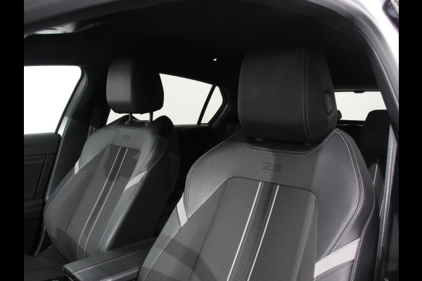 Opel Astra 1.2 Automaat GS Line Climate control Adaptive cruise control LED Voorstoelen verwarmd Stuurwiel verwarmd Achteruitrij camera 360* Sfeer verlichting Apple carplay/ Android auto