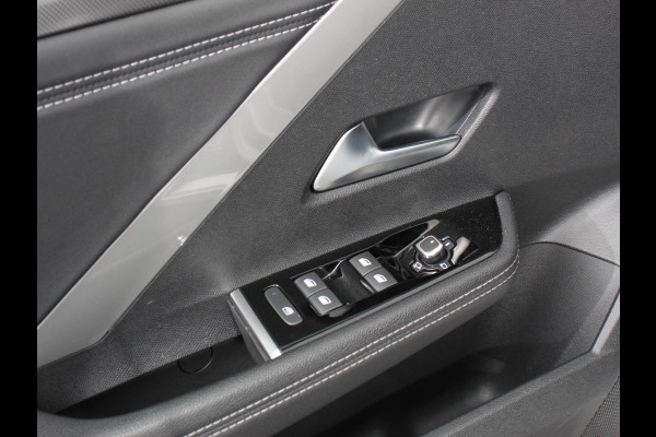 Opel Astra 1.2 Automaat GS Line Climate control Adaptive cruise control LED Voorstoelen verwarmd Stuurwiel verwarmd Achteruitrij camera 360* Sfeer verlichting Apple carplay/ Android auto