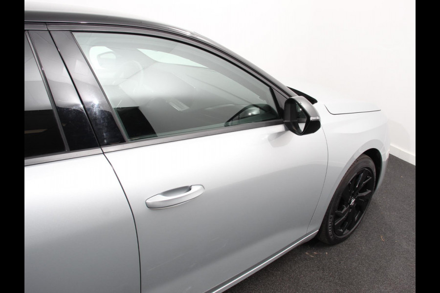 Opel Astra 1.2 Automaat GS Line Climate control Adaptive cruise control LED Voorstoelen verwarmd Stuurwiel verwarmd Achteruitrij camera 360* Sfeer verlichting Apple carplay/ Android auto