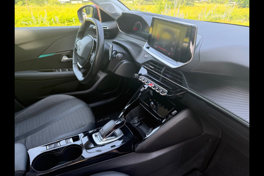 Peugeot 208 1.2 PureTech 101 pk AUTOMAAT Allure Pack, panoramadak, achteruitrijcamera, navigatie, adaptief cruise controle