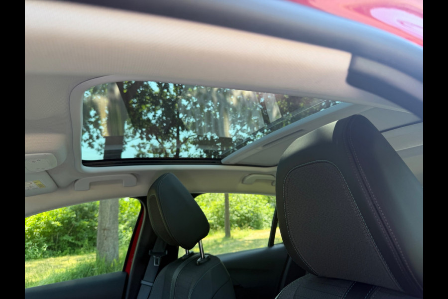Peugeot 208 1.2 PureTech 101 pk AUTOMAAT Allure Pack, panoramadak, achteruitrijcamera, navigatie, adaptief cruise controle