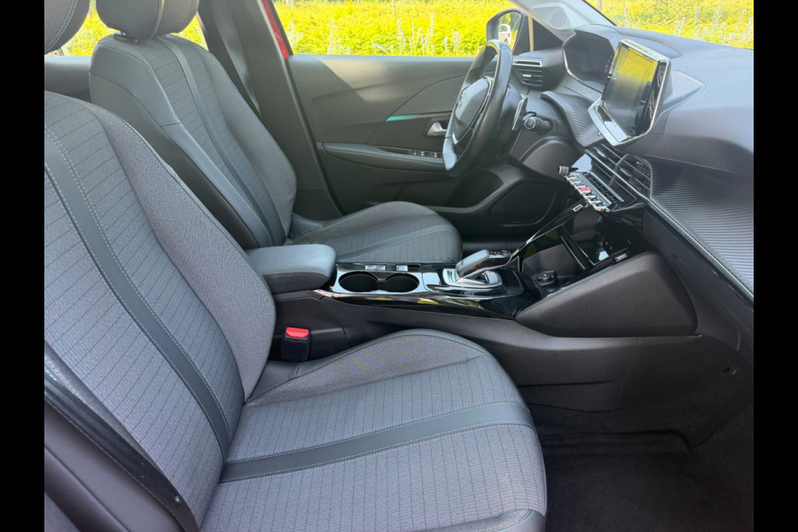 Peugeot 208 1.2 PureTech 101 pk AUTOMAAT Allure Pack, panoramadak, achteruitrijcamera, navigatie, adaptief cruise controle