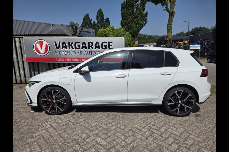 Volkswagen Golf 1.4 eHybrid GTE 19"/Adaptieve cruise/Lane + Travel assist/Front assist/Virtual Cockpit/Apple Carplay & Android auto/PDC v+a