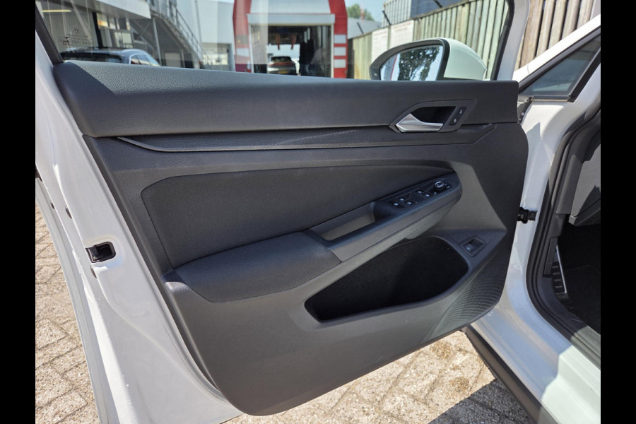 Volkswagen Golf 1.4 eHybrid GTE 19"/Adaptieve cruise/Lane + Travel assist/Front assist/Virtual Cockpit/Apple Carplay & Android auto/PDC v+a