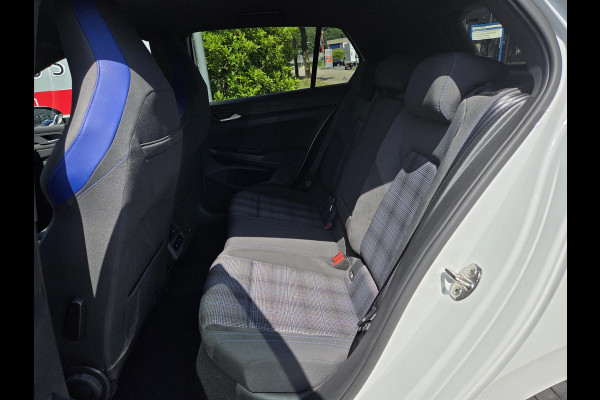 Volkswagen Golf 1.4 eHybrid GTE 19"/Adaptieve cruise/Lane + Travel assist/Front assist/Virtual Cockpit/Apple Carplay & Android auto/PDC v+a