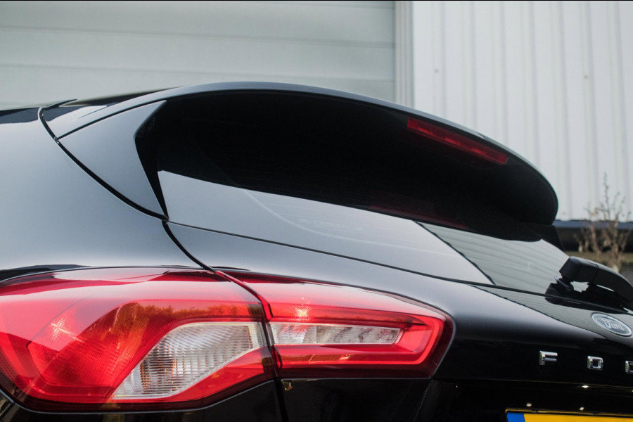 Ford Focus 1.0 EcoBoost ST Line BlackPack NL-auto [ Carplay Spoiler Extra Getint Parkeersensoren Rijstrooksensor Cruise Control ]