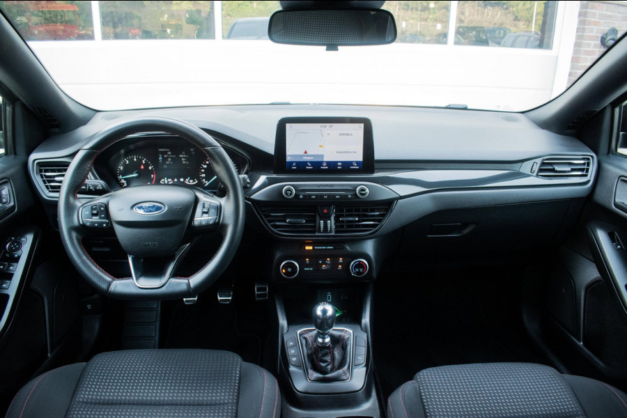 Ford Focus 1.0 EcoBoost ST Line BlackPack NL-auto [ Carplay Spoiler Extra Getint Parkeersensoren Rijstrooksensor Cruise Control ]