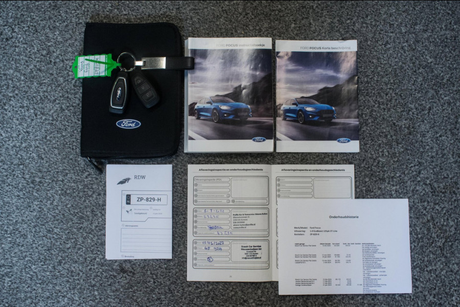 Ford Focus 1.0 EcoBoost ST Line BlackPack NL-auto [ Carplay Spoiler Extra Getint Parkeersensoren Rijstrooksensor Cruise Control ]