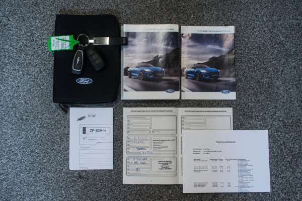Ford Focus 1.0 EcoBoost ST Line BlackPack NL-auto [ Carplay Spoiler Extra Getint Parkeersensoren Rijstrooksensor Cruise Control ]