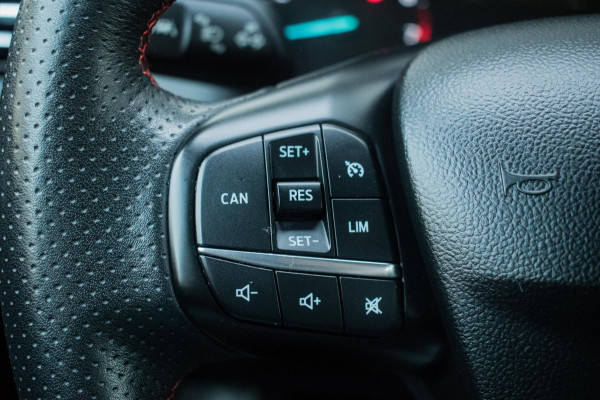 Ford Focus 1.0 EcoBoost ST Line BlackPack NL-auto [ Carplay Spoiler Extra Getint Parkeersensoren Rijstrooksensor Cruise Control ]