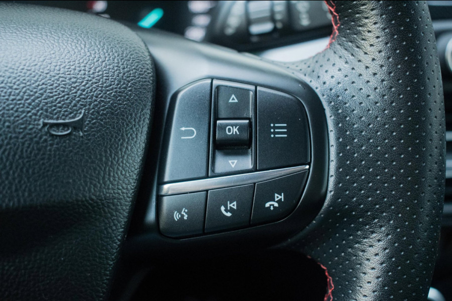 Ford Focus 1.0 EcoBoost ST Line BlackPack NL-auto [ Carplay Spoiler Extra Getint Parkeersensoren Rijstrooksensor Cruise Control ]