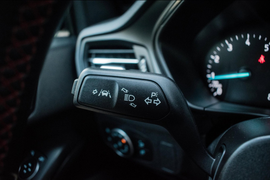 Ford Focus 1.0 EcoBoost ST Line BlackPack NL-auto [ Carplay Spoiler Extra Getint Parkeersensoren Rijstrooksensor Cruise Control ]