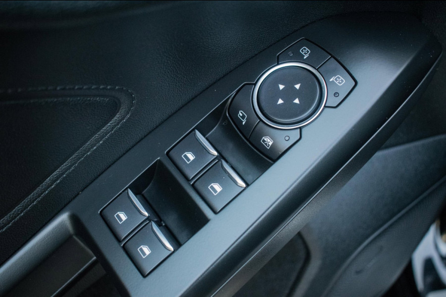 Ford Focus 1.0 EcoBoost ST Line BlackPack NL-auto [ Carplay Spoiler Extra Getint Parkeersensoren Rijstrooksensor Cruise Control ]