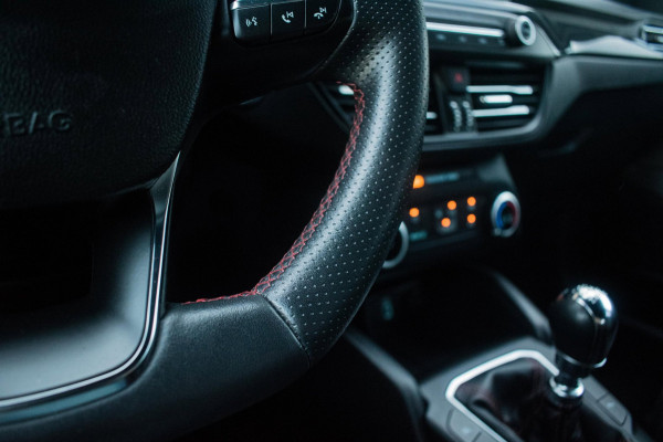 Ford Focus 1.0 EcoBoost ST Line BlackPack NL-auto [ Carplay Spoiler Extra Getint Parkeersensoren Rijstrooksensor Cruise Control ]