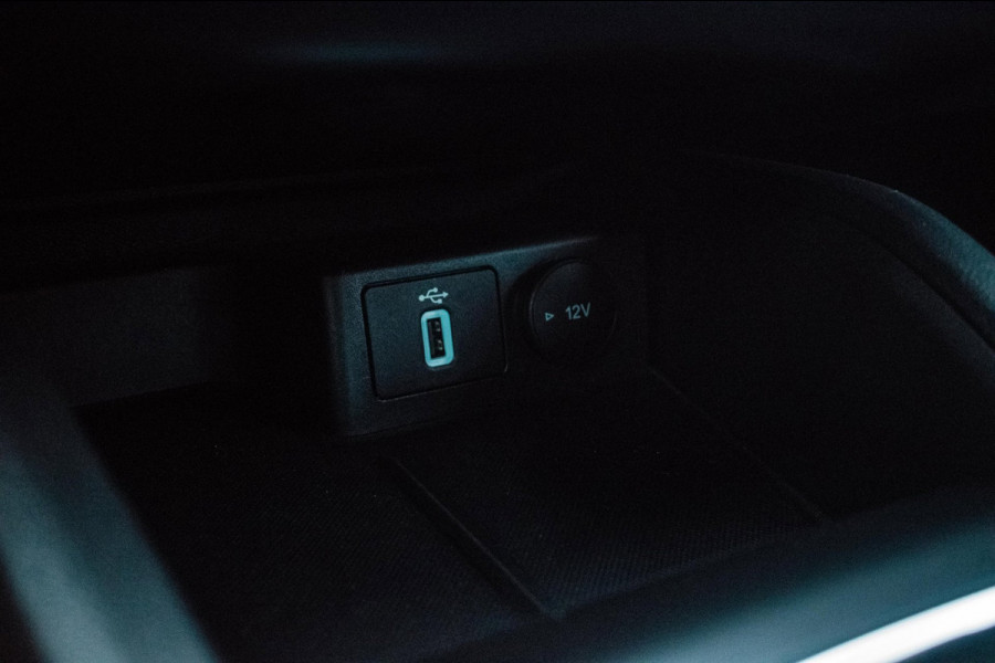 Ford Focus 1.0 EcoBoost ST Line BlackPack NL-auto [ Carplay Spoiler Extra Getint Parkeersensoren Rijstrooksensor Cruise Control ]