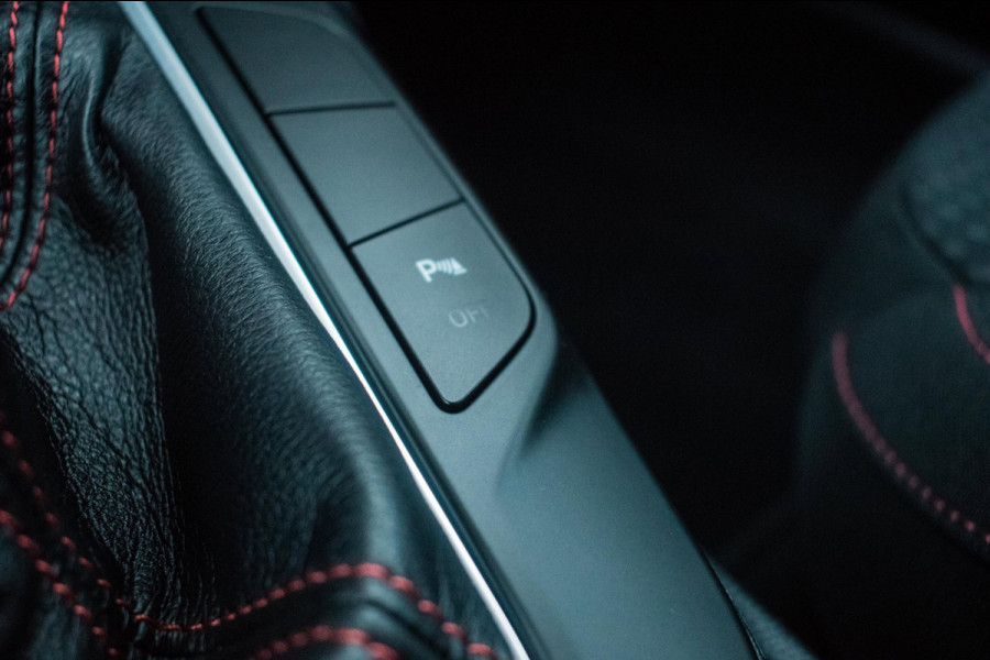 Ford Focus 1.0 EcoBoost ST Line BlackPack NL-auto [ Carplay Spoiler Extra Getint Parkeersensoren Rijstrooksensor Cruise Control ]